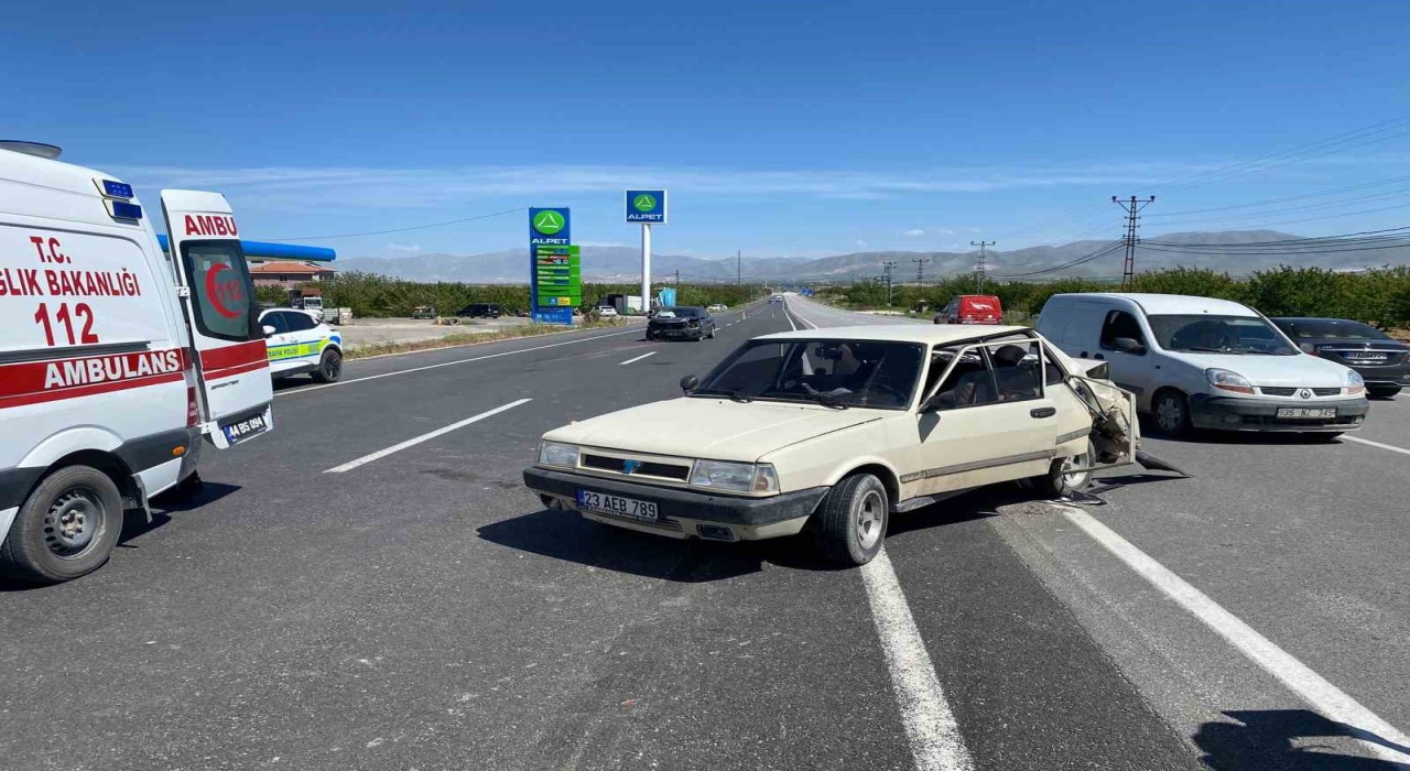 Malatyada iki otomobil çarpıştı: 4 yaralı