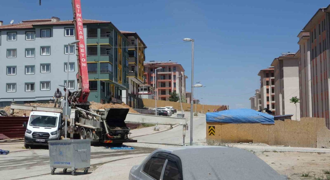 Malatyada inşaat alanındaki çukura düşen işçi yaralandı