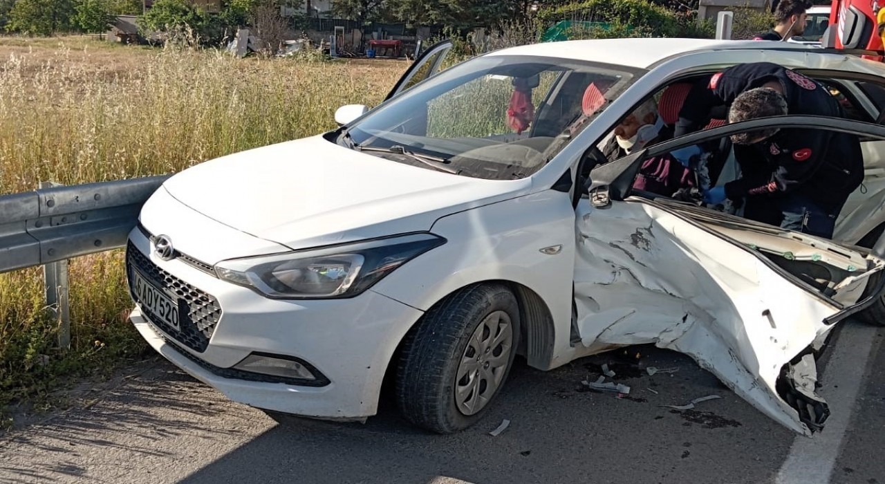 Malatyada ışık ihlali nedeniyle meydana gelen kazada 3 kişi yaralandı