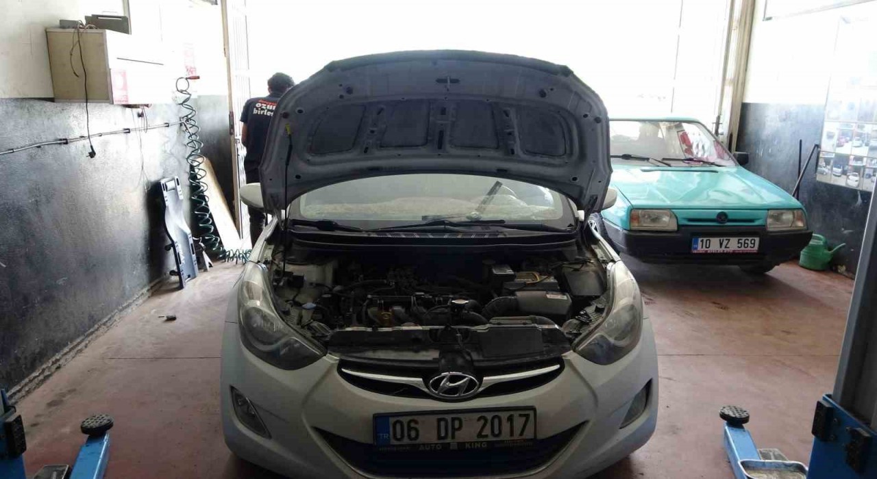 Malatyada sağanak yağıştan etkilenen araçlar sanayi sitelerinde yoğunluğa neden oldu