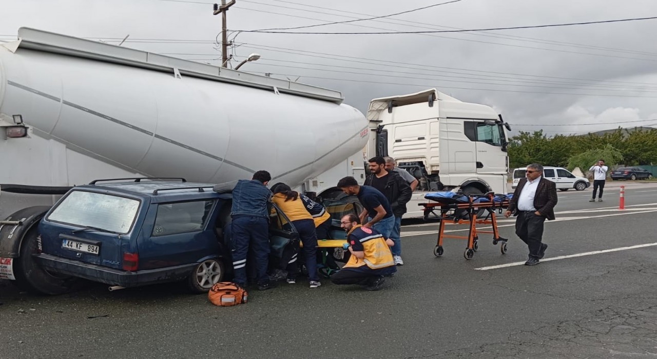 Malatyada silobas ile otomobil çarpıştı: 1 yaralı