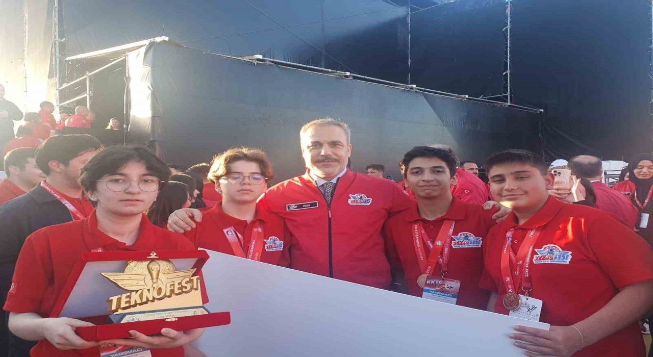 Malatyalı öğrenciler Teknofest 2025 Kıbrıs Finallerinden Türkiye Şampiyonu olarak döndü