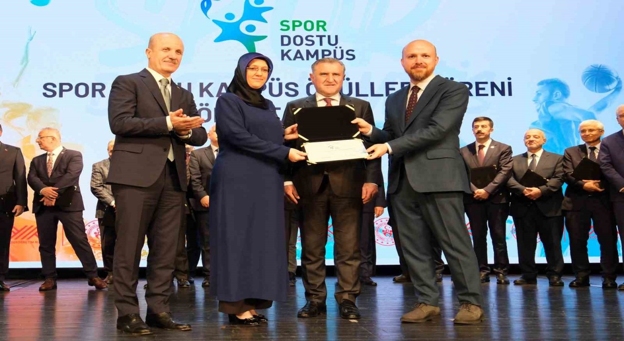 Manisa CBÜye Spor Dostu Kampüs ödülü