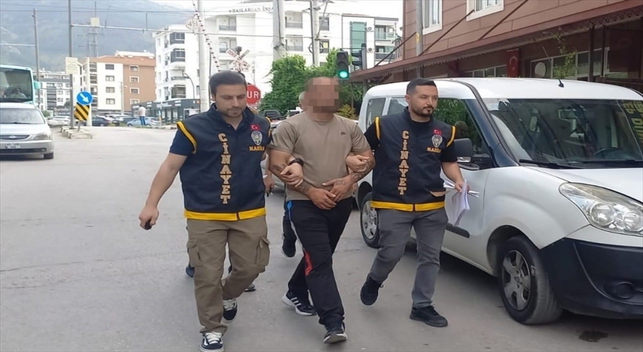 Manisada 13 araca zarar veren şüpheli yakalandı