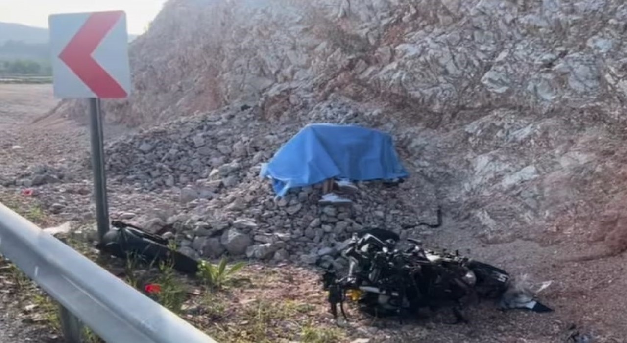 Manisada motosiklet yoldan çıktı: 1 ölü, 1 yaralı