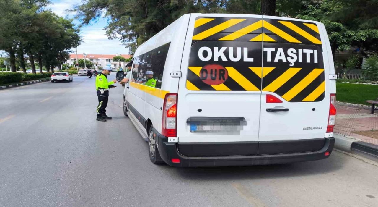 Manisada okul çevreleri ve servis araçlarına yönelik denetim