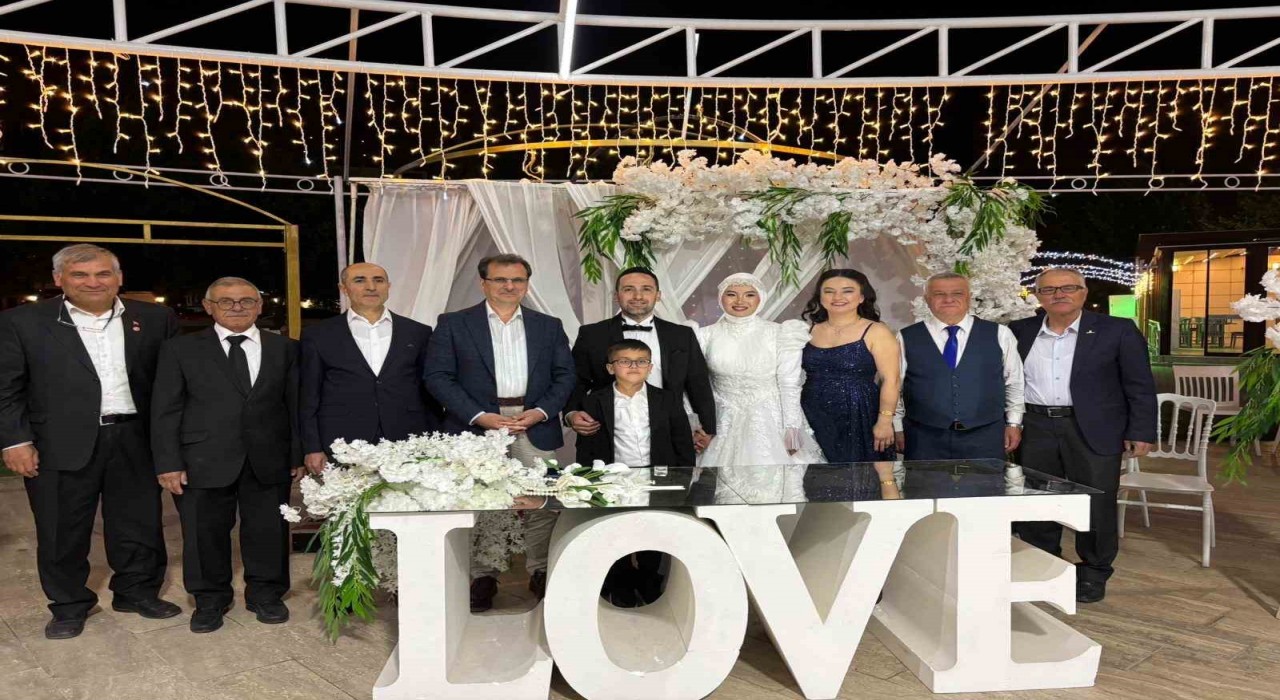 Manisada şehit Mehmet Uyarın kardeşi evlendi