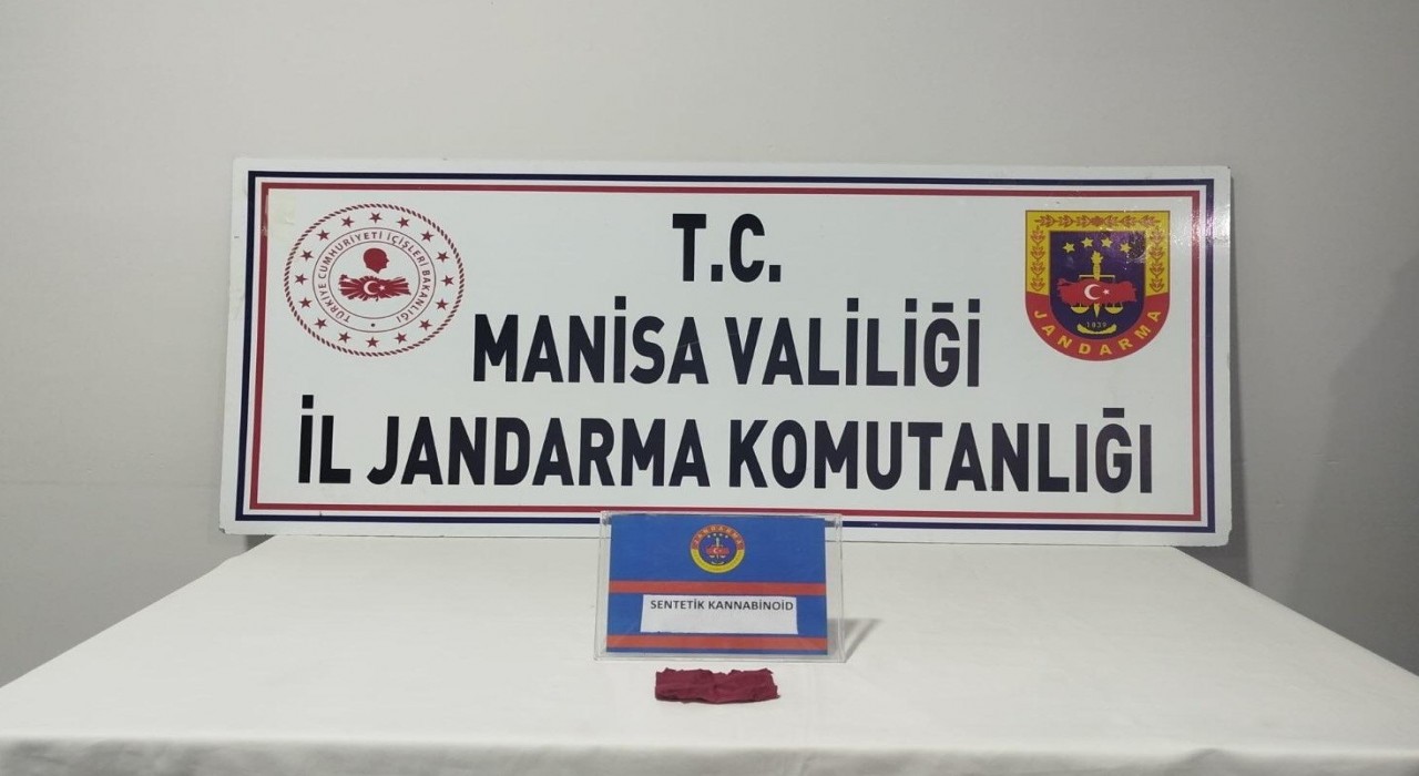 Manisada şüpheliden kağıda emdirilmiş uyuşturucu çıktı