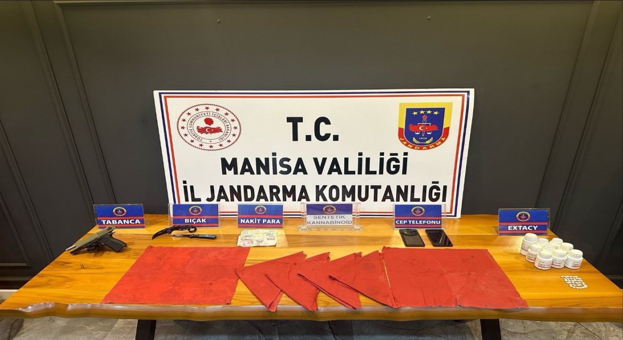 Manisada şüphelilerden A4 kağıdına emdirilmiş uyuşturucu çıktı