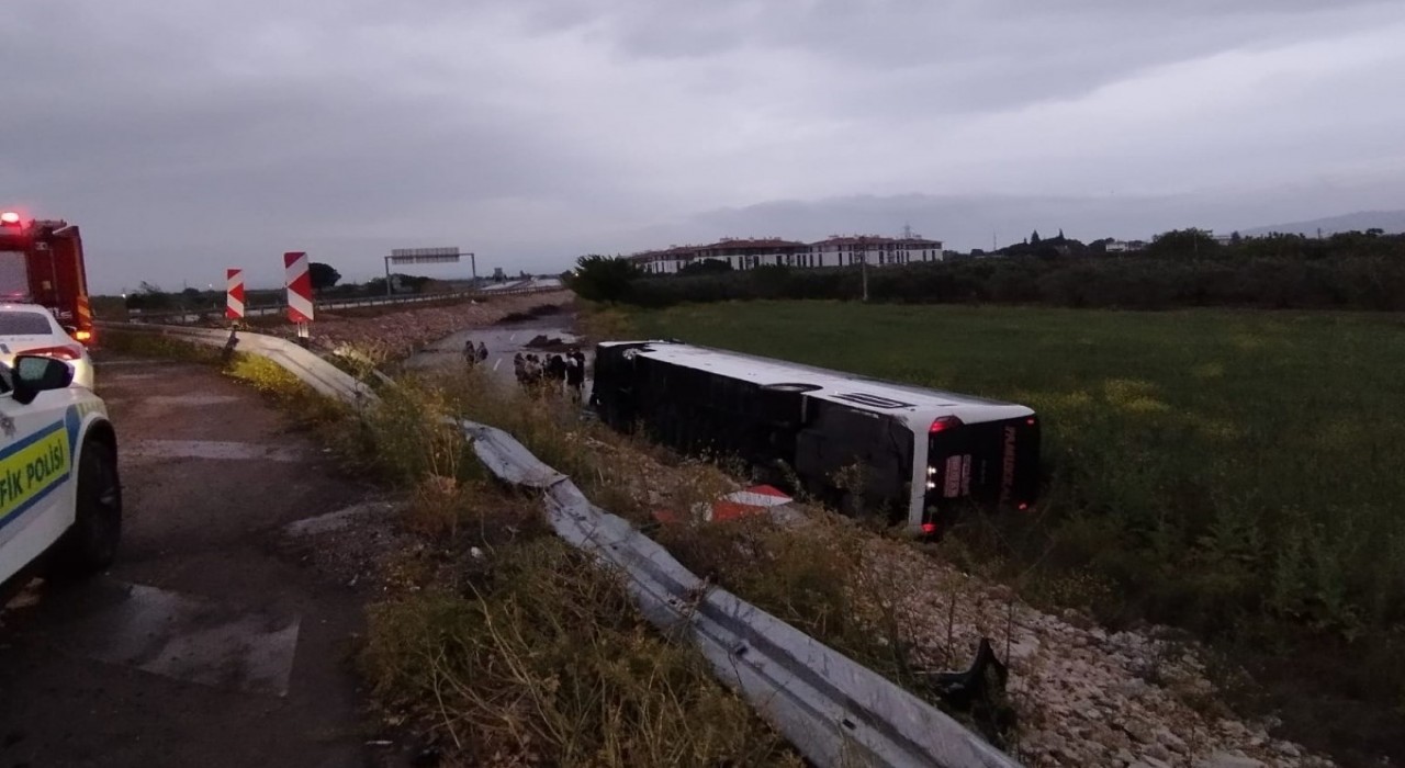 Manisada yolcu otobüsü şarampole yuvarlandı: 10 yaralı