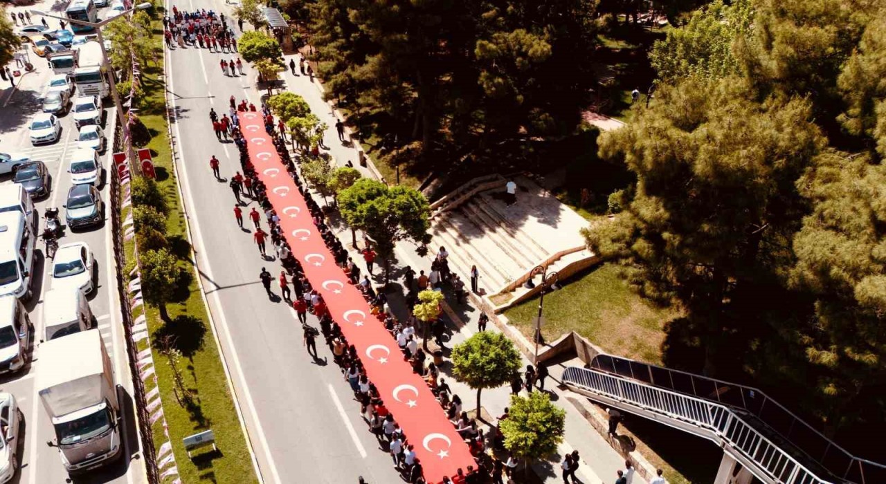 Mardinde Gençlik Yürüyüşü coşkusu