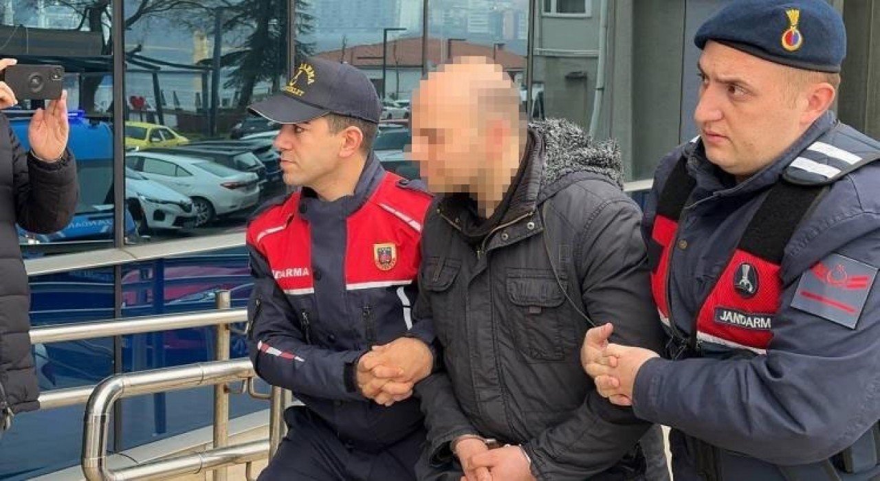 Market çalışanına Başımıza ne geldiyse kapalılar yüzünden geldi diyen öğretmene beraat kararı