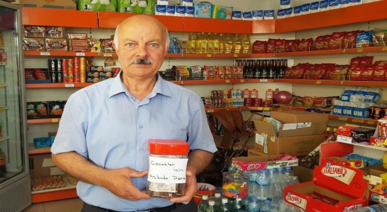 Market sahibi Askıda Para ile çocuklara destek oluyor
