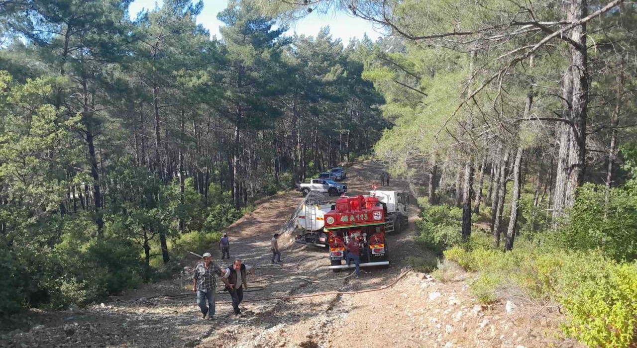 Marmaris yangınına 13 helikopter, 2 uçak, 20 arazözle müdahale sürüyor