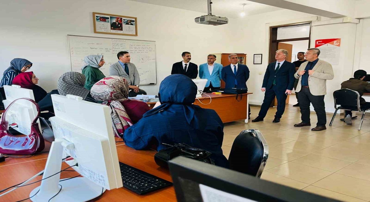 MEB Hayat Boyu Öğrenme Genel Müdürlüğü Bingölde temaslarda bulundu