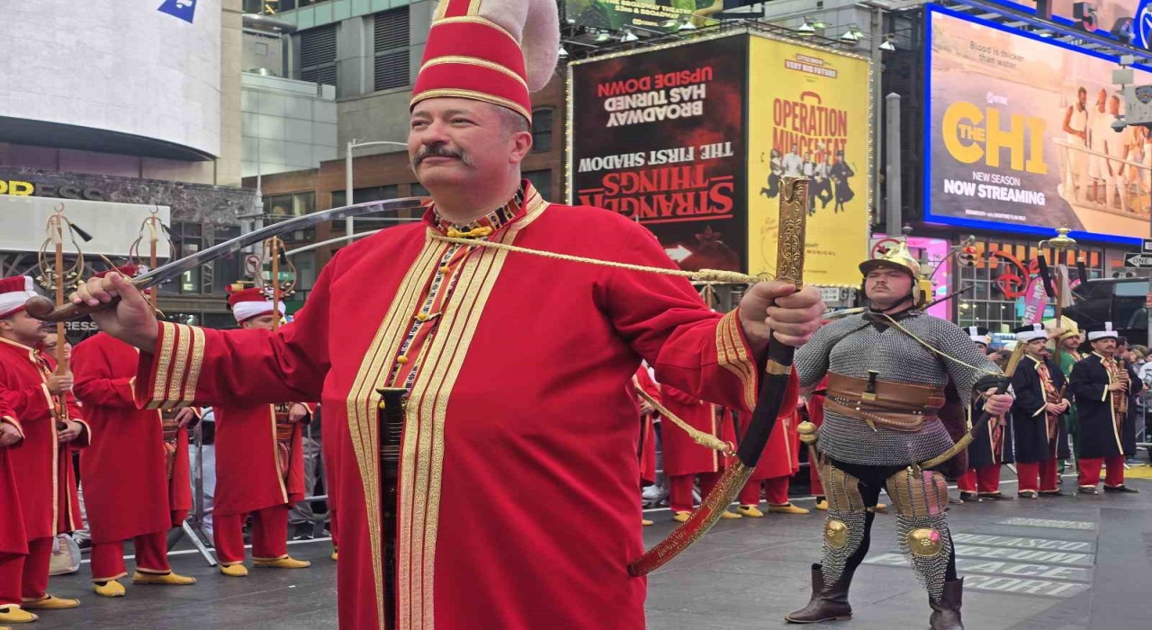 Mehteran Birliğinden Times Meydanında görkemli konser