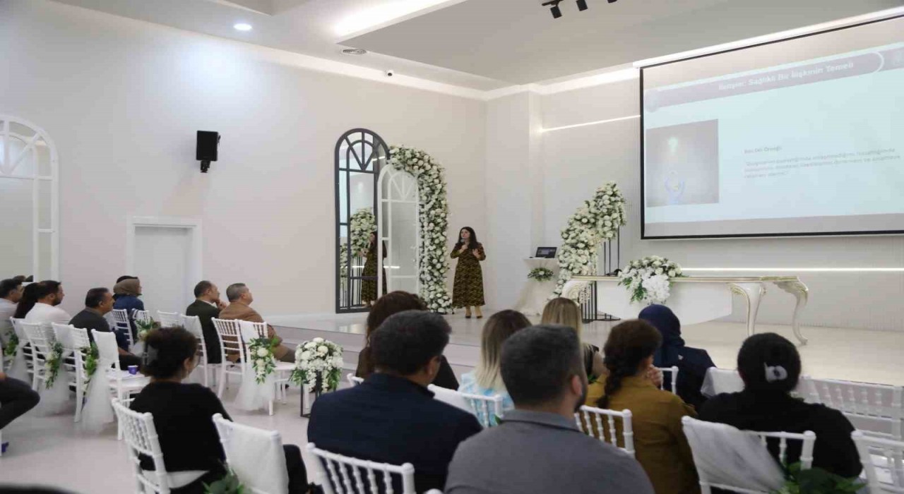 Melikgazi Belediyesinden Evlilikte İletişim semineri