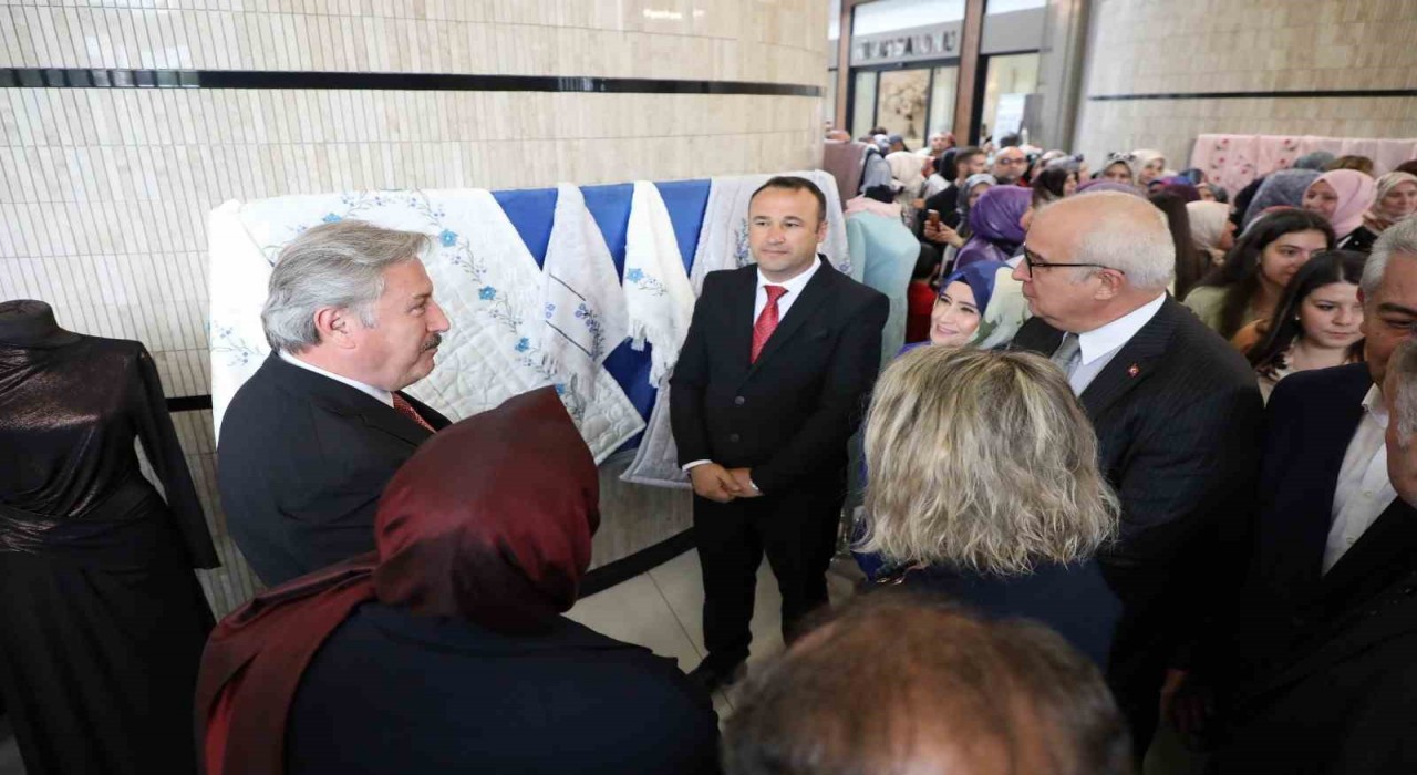 Melikgazide el emeği, göz nuru eserler görücüye çıktı