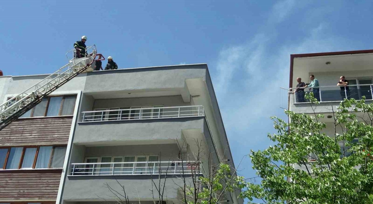 Menteşede bacadan çıkan yangın paniğe neden oldu