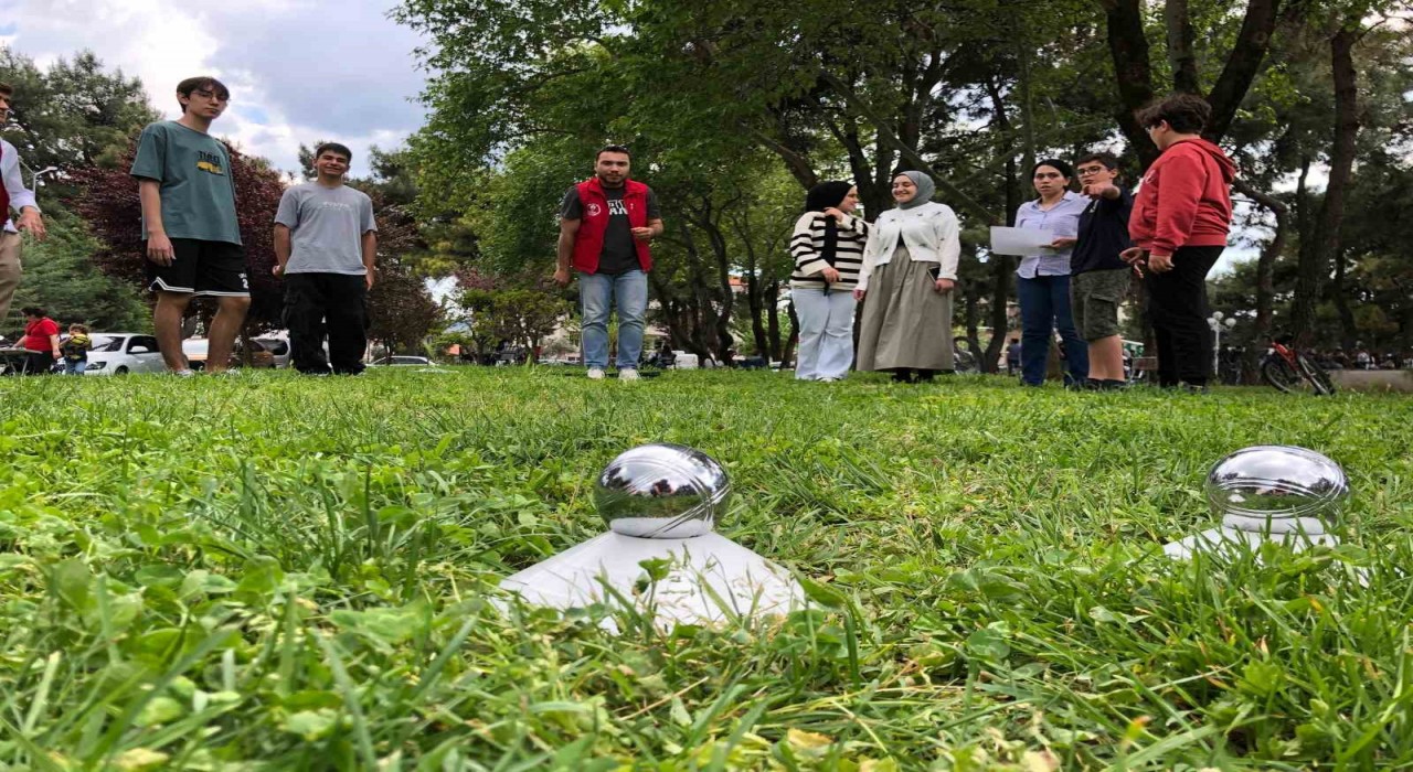 Menteşede gençler Bocce sporuna ilgi duyuyor