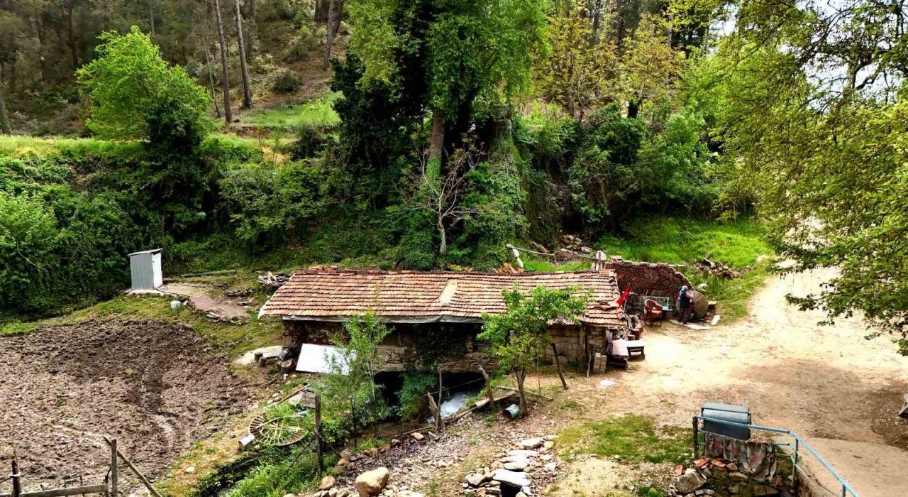 Menteşedeki değirmen asırlardır yöre halkına hizmet veriyor