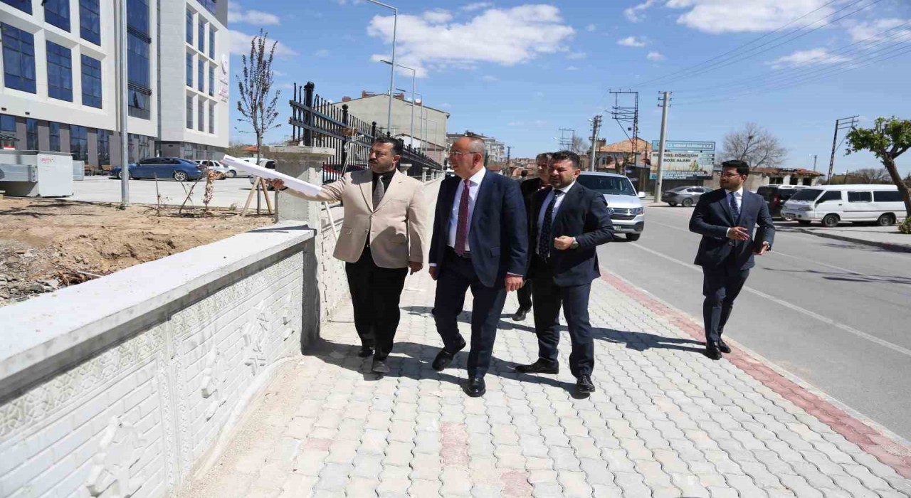 Meramın yolları genişliyor, yeşil alanları çoğalıyor