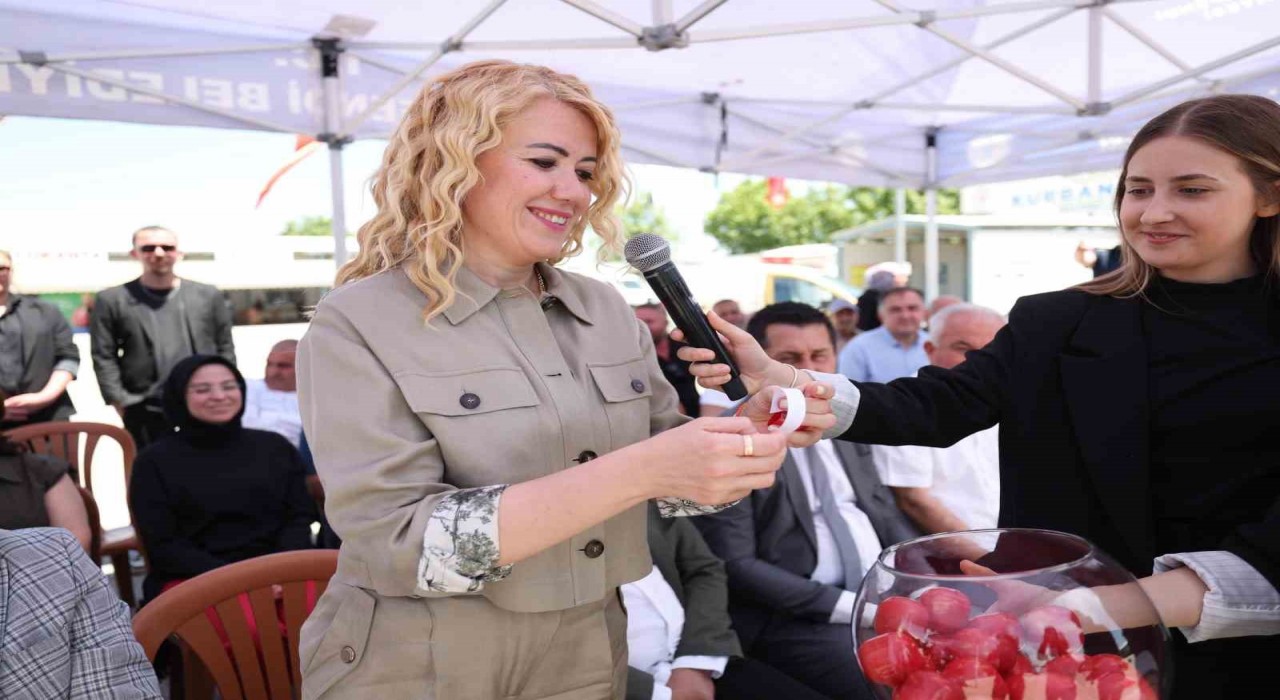 Merkezefendide kadın üreticilere küçükbaş hayvan ve yem desteği sağlandı