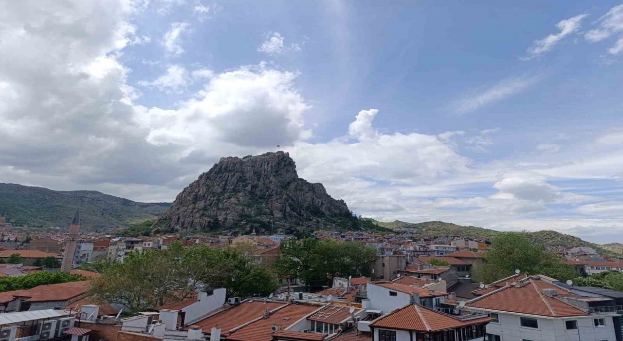 Meteorolojiden Afyonkarahisar için kuvvetli sağanak ve fırtına uyarısı