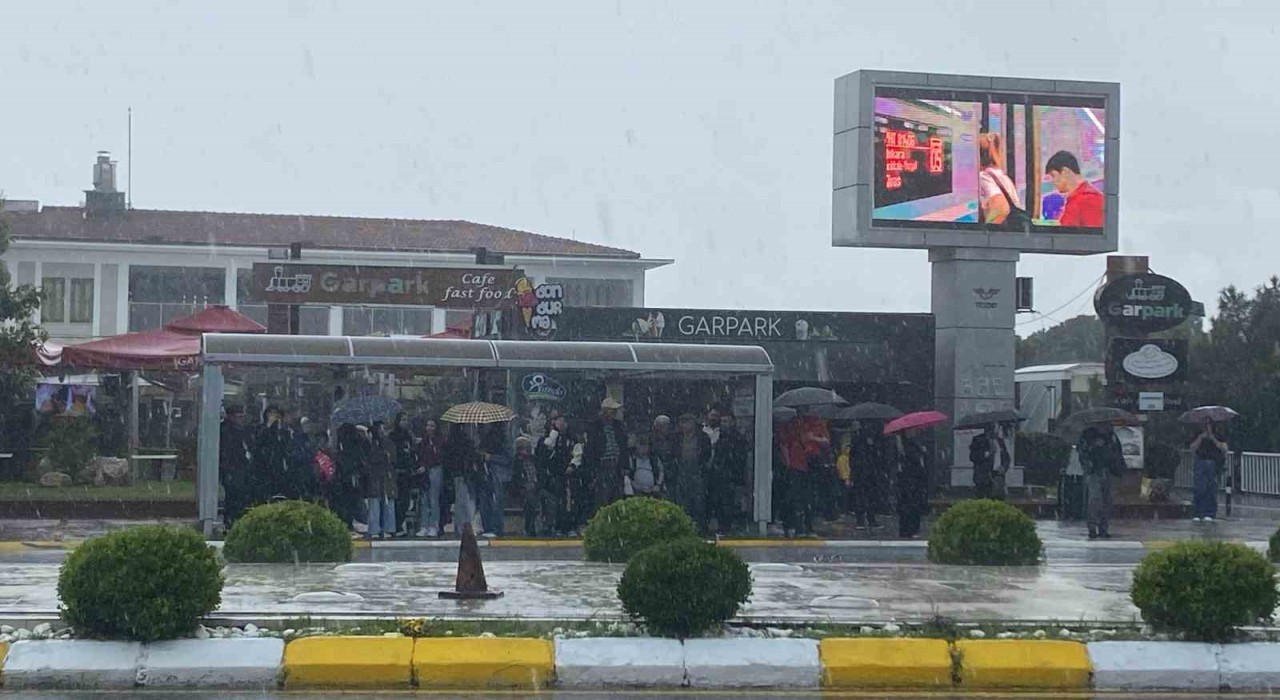 Meteorolojiden sarı kod uyarısı sonrası Aydında yağmur etkili oldu