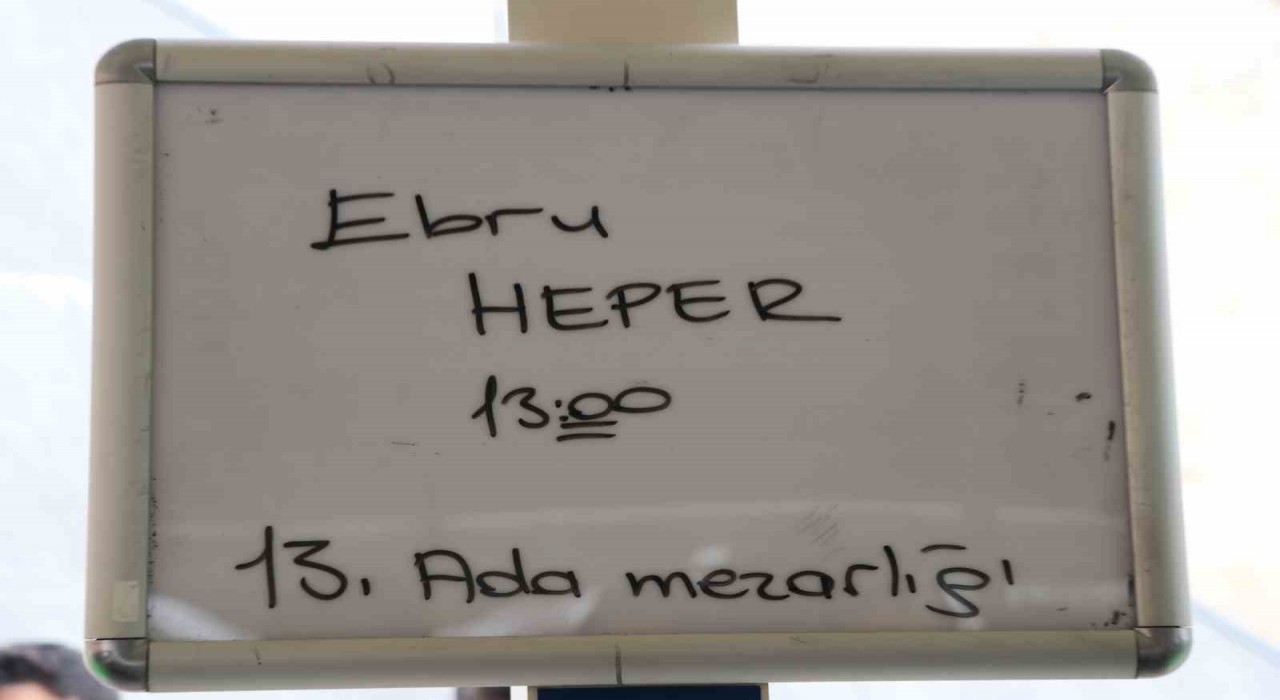 Metrobüs kazasında hayatını kaybeden Ebru Heper defnedildi