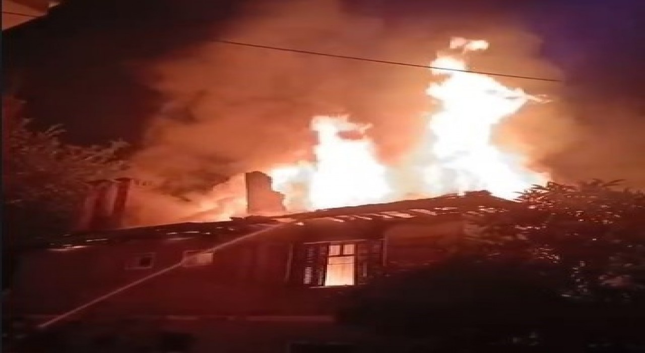 Milasta iki katlı ev alevlere teslim oldu