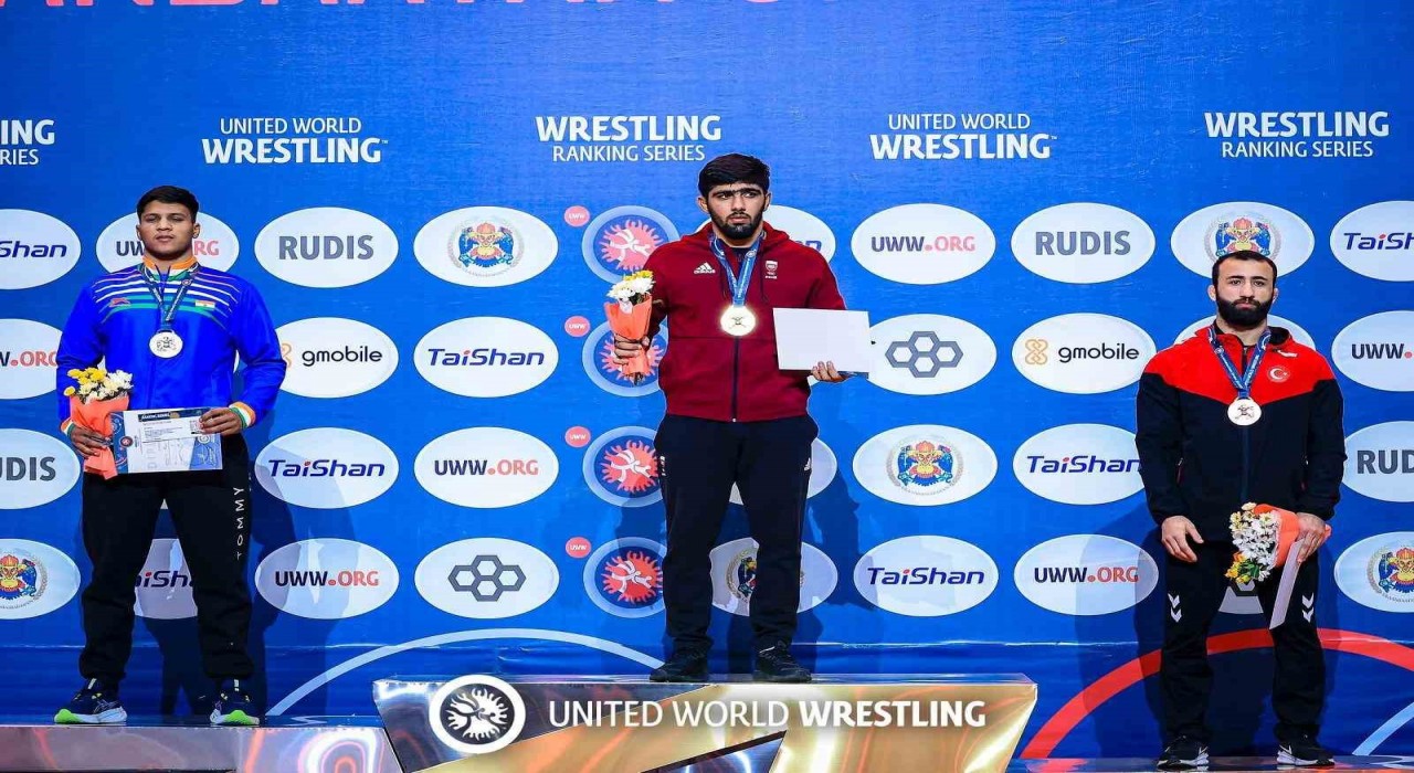 Milli güreşçilerden 5 madalya