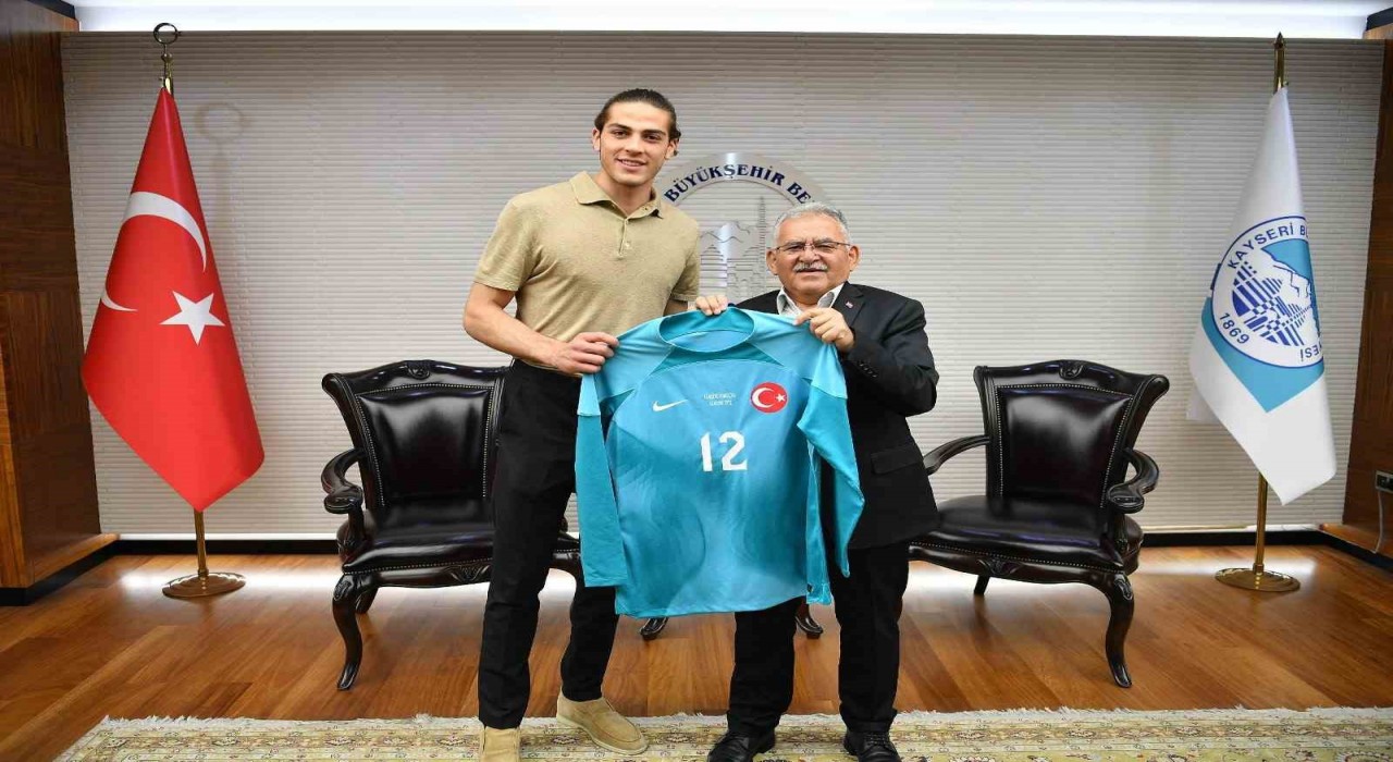 Milli kaleci Doğan Alemdar, Başkan Büyükkılıçı ziyaret etti