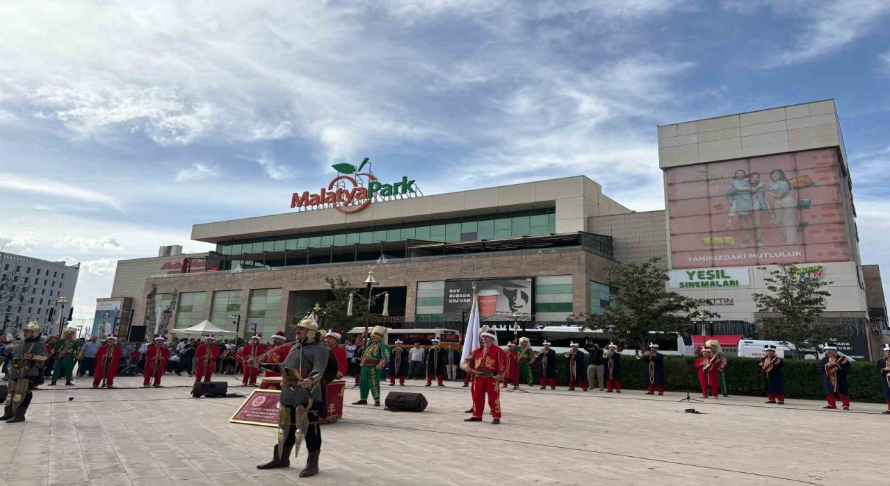 Milli Savunma Bakanlığı Mehteran Birliğinden Malatyada coşkulu konser