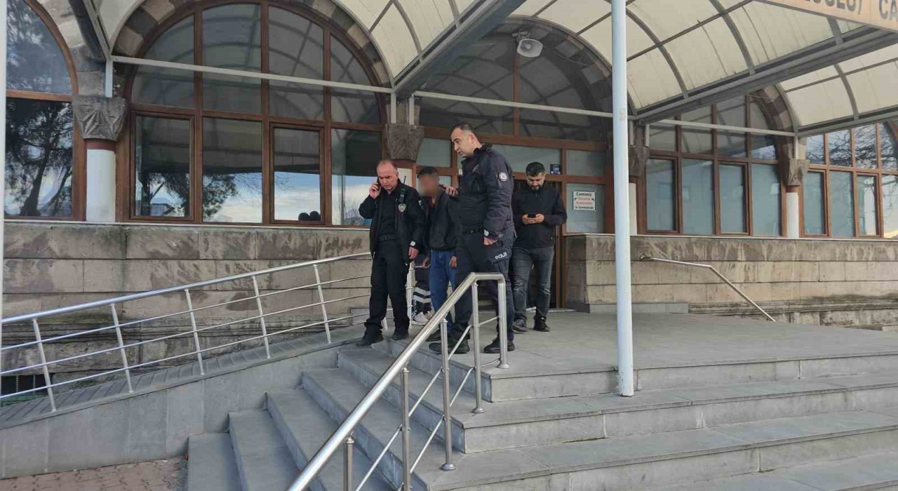Minareden intihar girişimini polis engelledi