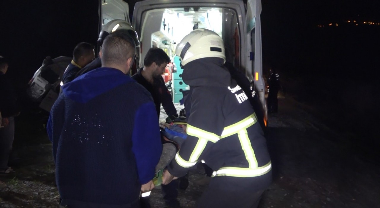 Minibüs şarampole yuvarlandı: 1 ölü, 4 yaralı