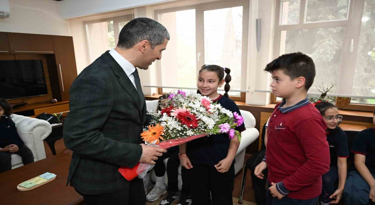 Minik kalemlerden büyük eser: ‘Çocuğum, Yazarım
