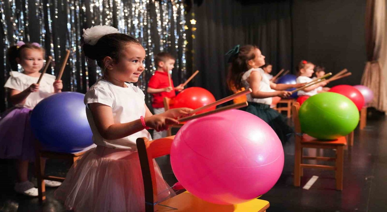 Minikler yılsonu gösterilerinde hünerlerini sergiledi