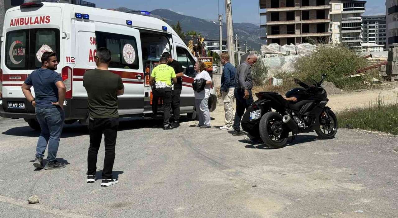 Motosiklet sürücüsü kazada hastanelik oldu