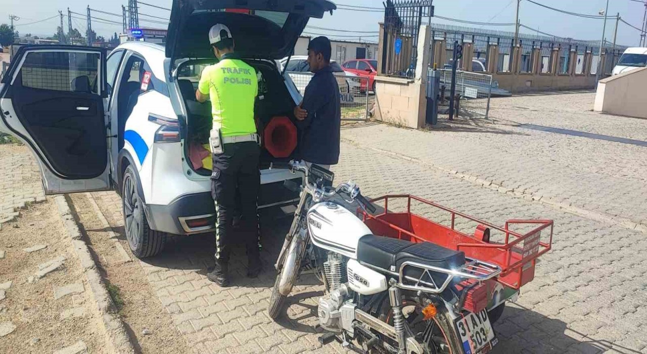 Motosikleti üzerine yatarak sürmüştü, yediği ceza motosikletin parasını geçti