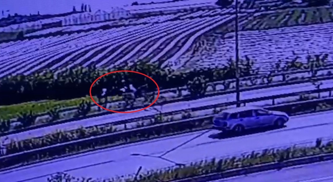 Motosikletlerin çarpıştığı kaza kamerada