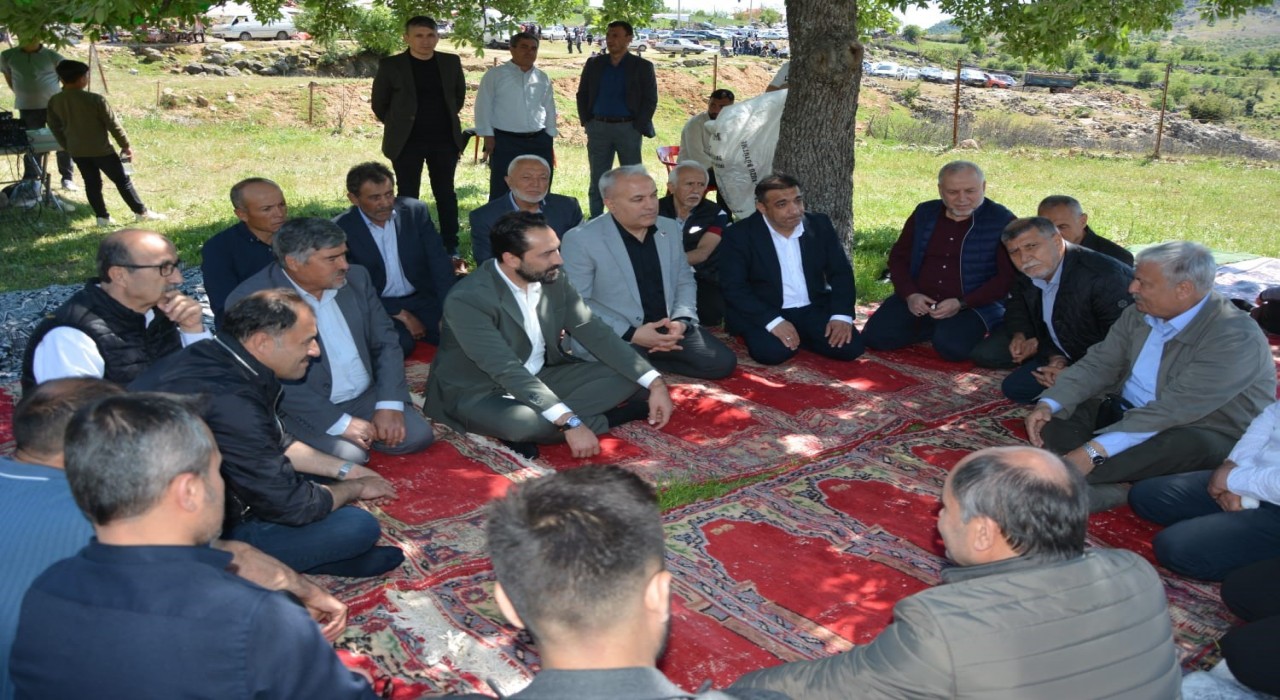 Mücahit Arınç, Demircide mahalle hayırlarına katıldı