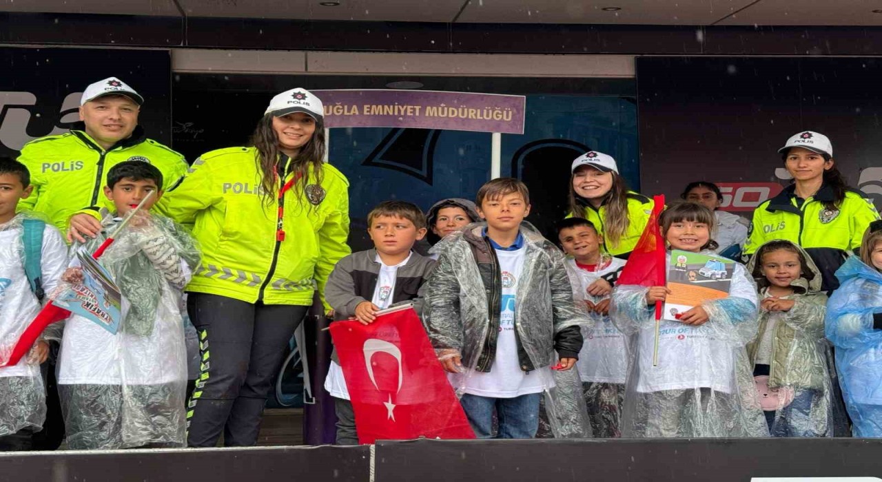 Muğla emniyetinden Kraliçe Etapta trafik farkındalığı etkinliği