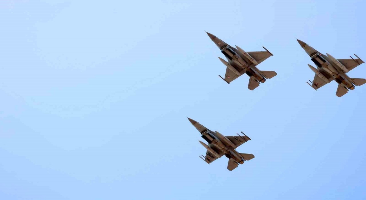 Muğlada 19 Mayıs coşkusu F-16ların gösterisiyle başladı