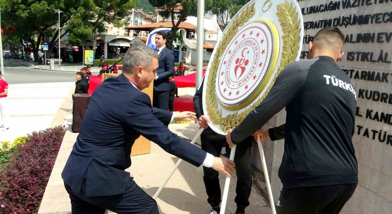 Muğlada 19 Mayıs Haftası çelenk sunumuyla başladı
