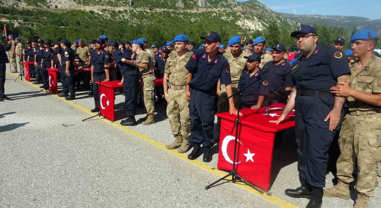 Muğlada 64 engelli birey yemin ederek bir günlüğüne asker oldu