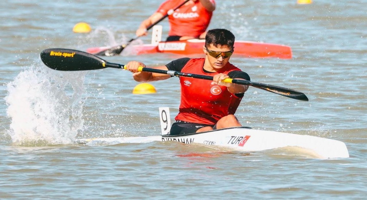 Muğlalı kanocu Karahandan Bratislavada gümüş madalya başarısı