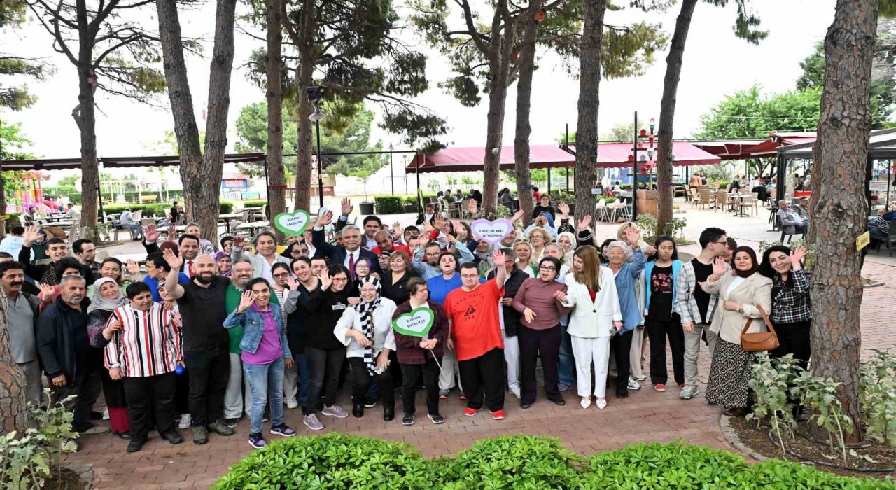 Muratpaşada Engelsiz Kafe 10uncu yılını kutladı