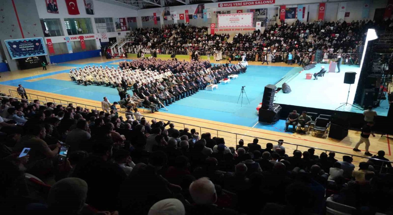 Muşta hafızlık sevinci: 300 öğrenciye icazet verildi