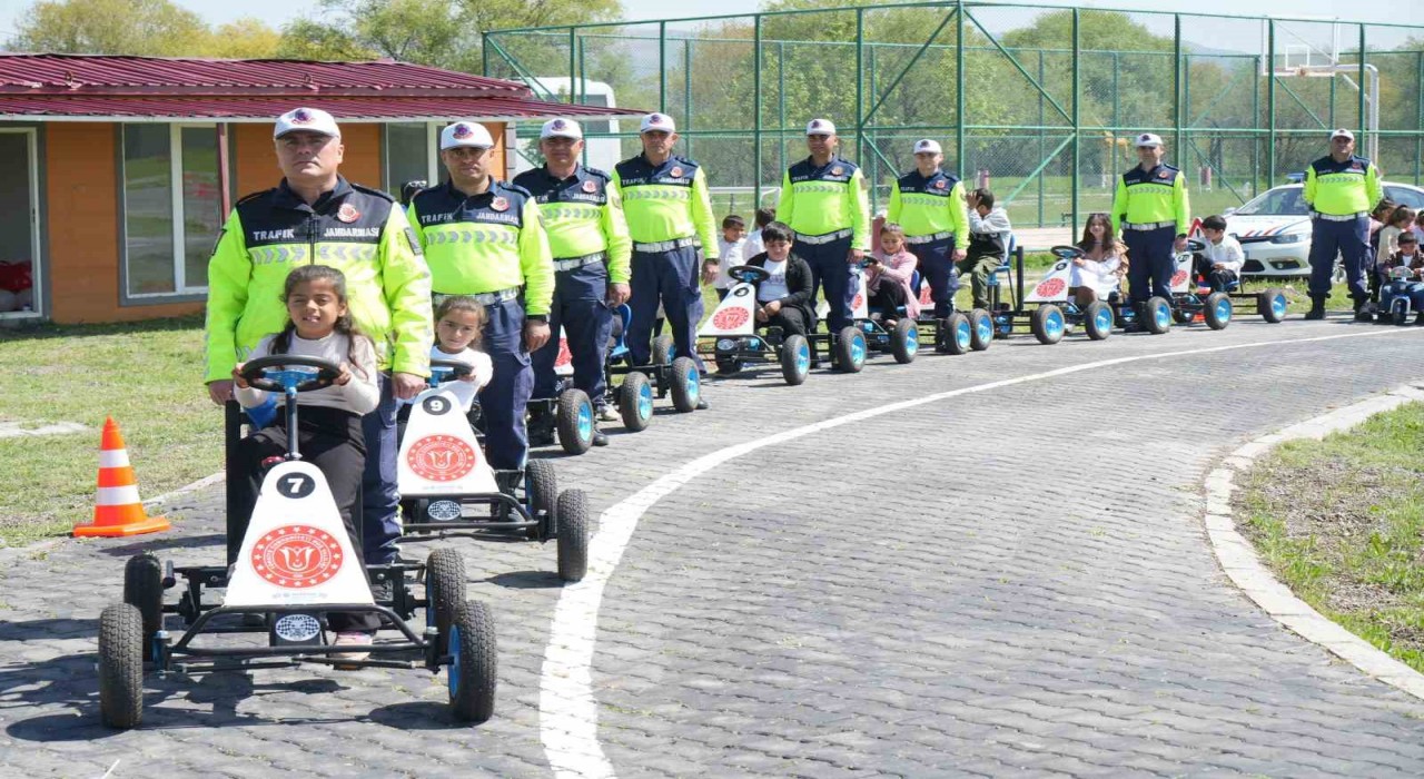 Muşta öğrencilere uygulamalı trafik eğitimi